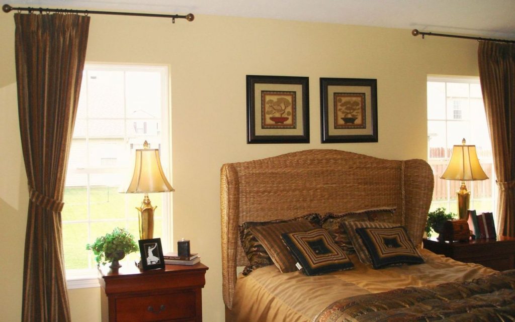 Aranżacje mieszkania z wykorzystaniem poduszek dekoracyjnych i jaśków